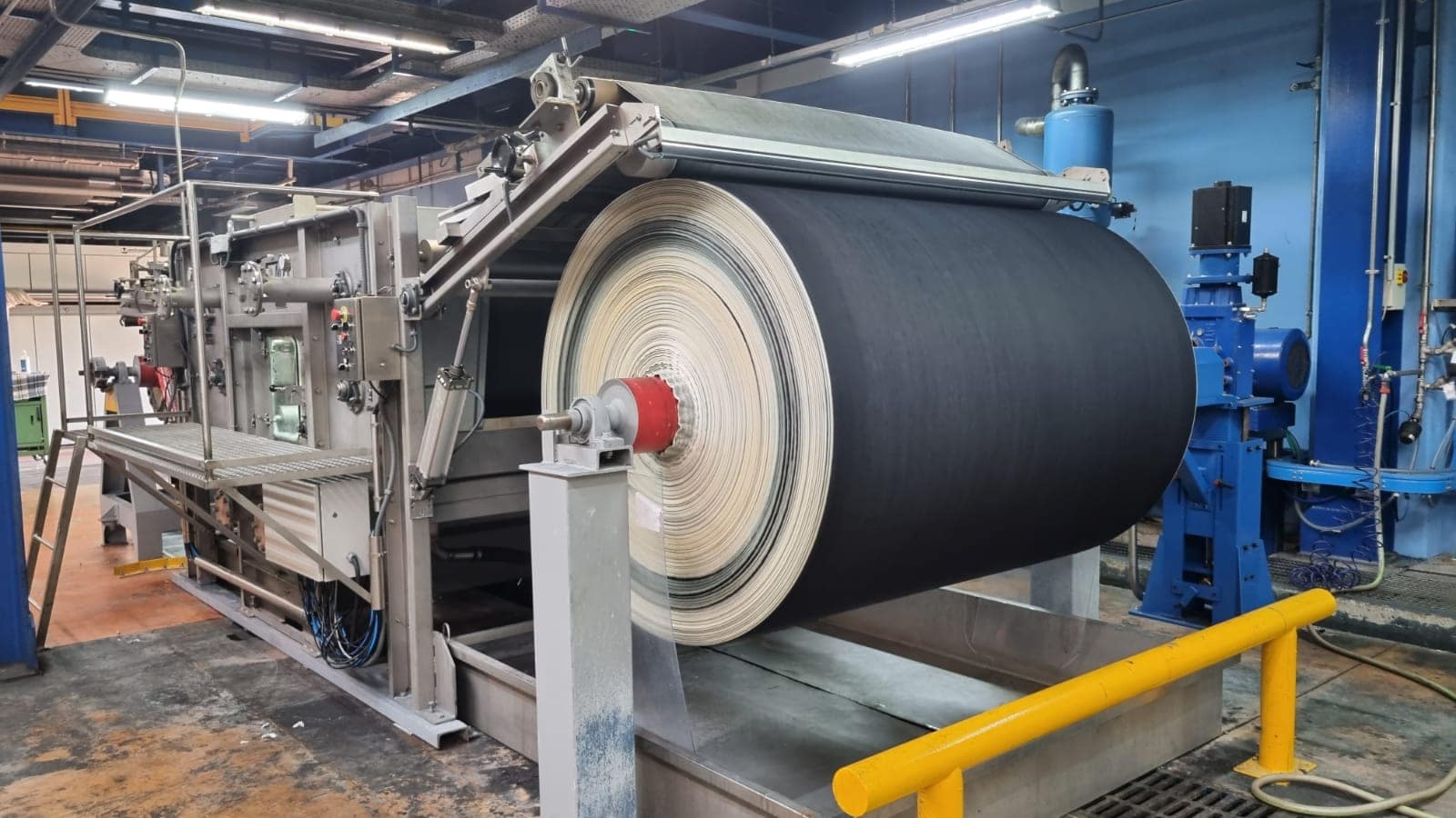 UNIDAD DE LAVADO SEMI-CONTINUA DE ALTO RENDIMENTO PARA LA PREPARACIÓN Y EL LAVADO DE TEJIDO AL ANCHO VAC-BOOMERANG